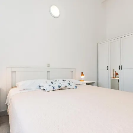 One-bedroom In Apartment